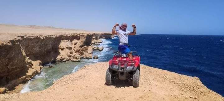 Read more about the article Quad Safari  przy klifie na plażę 35$ ( Moto marine) – Makadi Safari